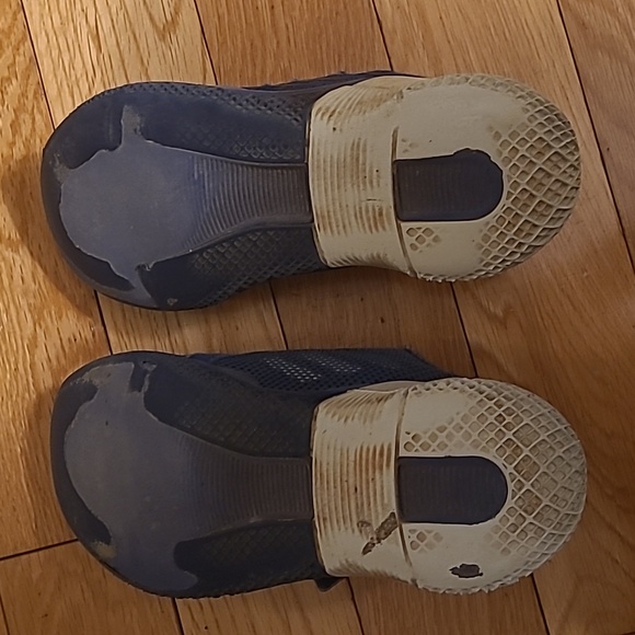 Boys Blue Adidas sneakers size 3 - Picture 5 of 5